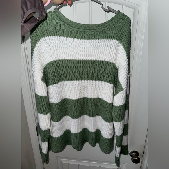 ✨OVERSIZED STRIPED SWEATER✨ - Picture 2 of 3